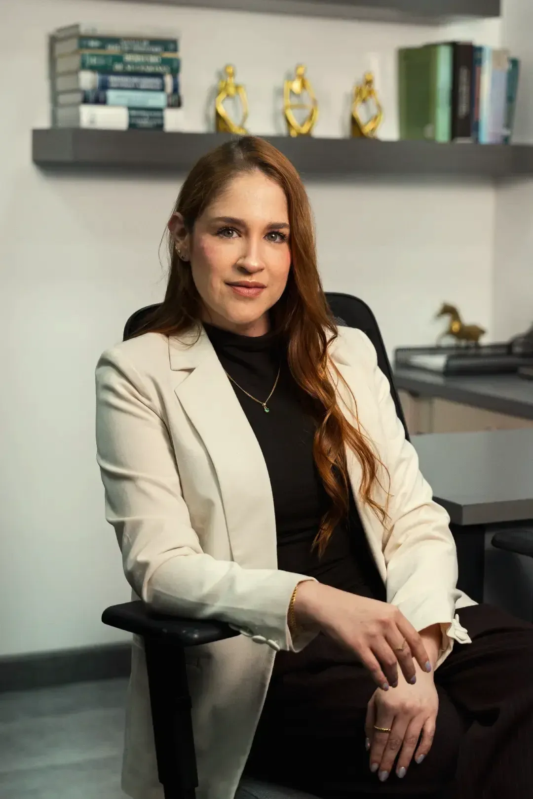 Daniela Jaramillo, abogada penalista en Medellín, en su oficina