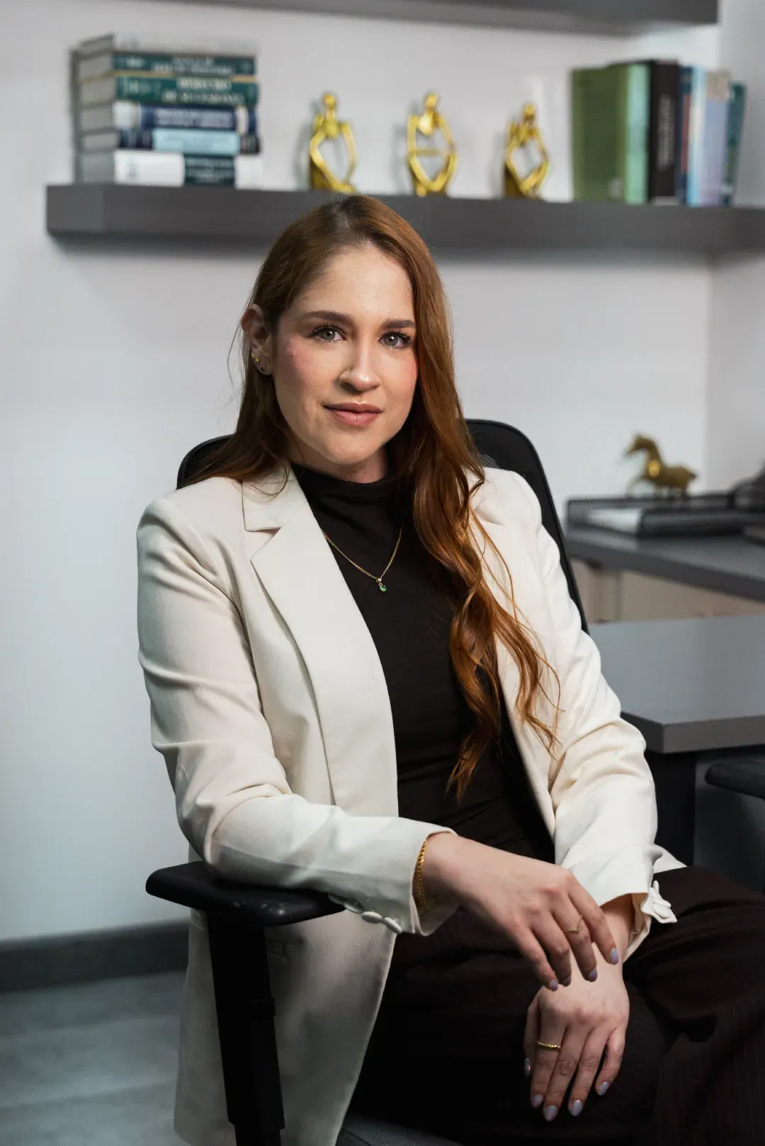 Daniela Jaramillo, abogada penalista en Medellín, en su oficina